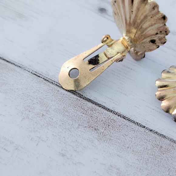 Vintage Clip On Earrings Shell Design with Clear Gems Just Over 7/8" - Picture 6 of 7